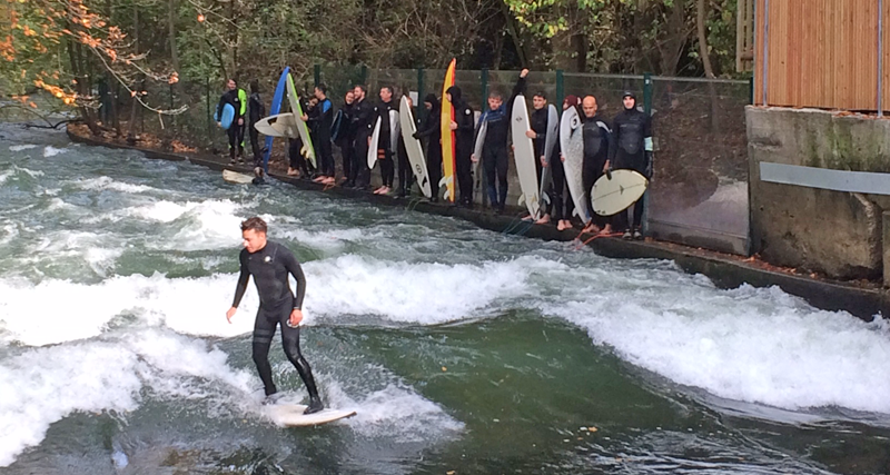 Isar Wellenreiter kleine Eisbachwelle E2 München